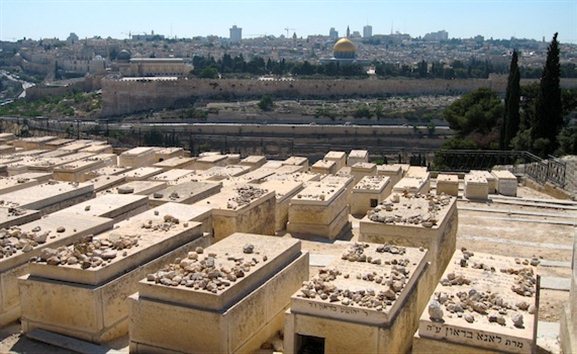 ount of Olives Graves © Stiles The Kidron Valley— Your Burial Can Point to Your Faith